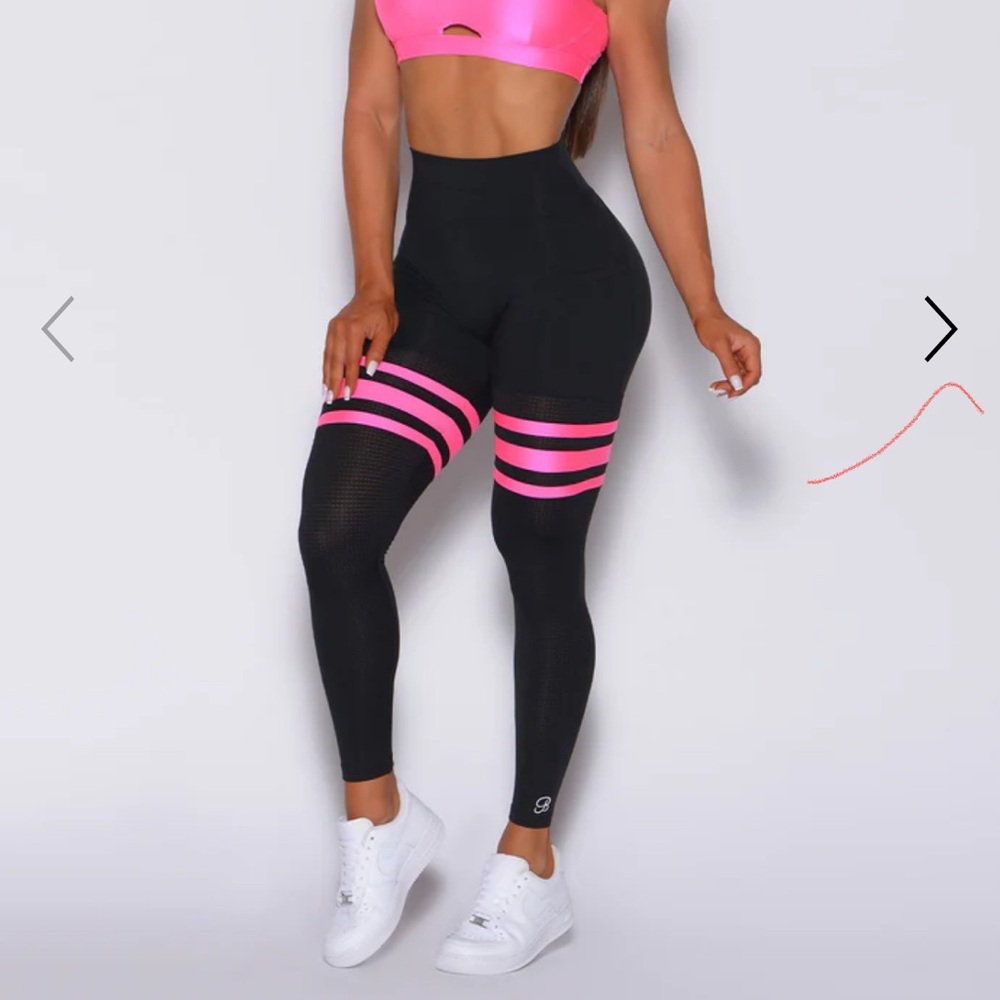 Bombshell sportswear scrunch leggings